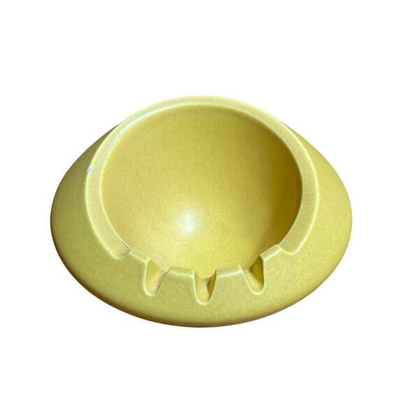 Vintage porcelain Hyalyn yellow ashtray. Retro.mcm. 12 USA. cork bottom.Bar.Home - Picture 1 of 7